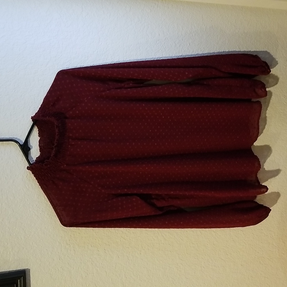 Burgundy blouse by Daisy Fuentes, sz s